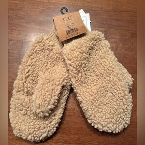 C.C. Tan Fuzzy Lined Gloves